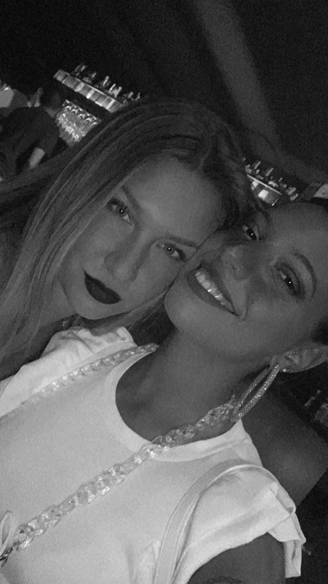 Lucia74186261's tweet photo. Es mi amiga❤️🙋🏼‍♀️@martajmnzz https://t.co/M3712hUnlu