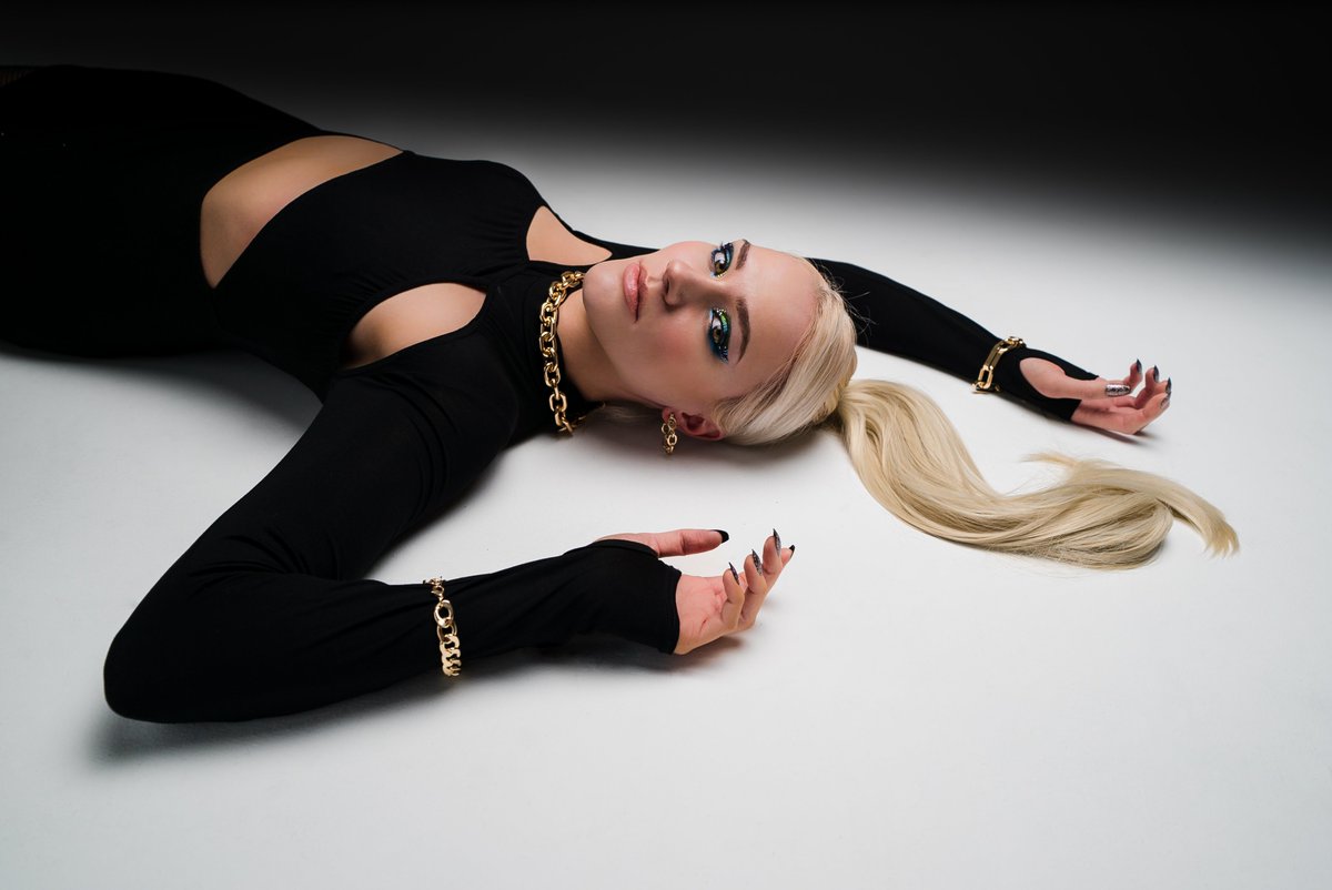 REVIEW: <a href="/kirstyvgrant/">Kirsty Grant</a> - Bad Boys, Good Girls

An artist destined to be on your radar from here on out, Scottish born, London based artist Kirsty Grant returns with a bold statement in new single ‘Bad Boys, Good Girls’

More: bit.ly/3sBsQtm