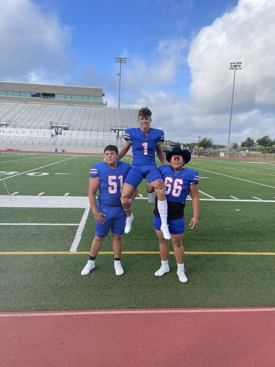 thephillipsaenz's tweet photo. our qb1🤩@daniel_martin51 @aidanperrott @LLionsFootball https://t.co/bVwqaF6fZR