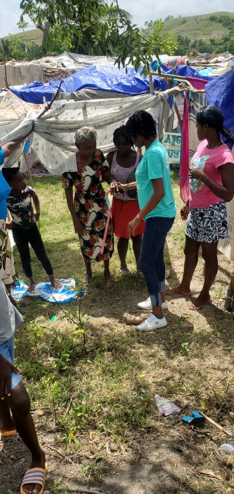 FoundationChf's tweet photo. Team 2 has gone to Cavaillon and is now back in PAP to restock on medications and food kits before they make the trip again.

Ekip 2 al nan Kavayon kounyea yo retounen PAP pou yo pran medikaman ak manje anvan you tounen anko https://t.co/JXtdCaTZdp