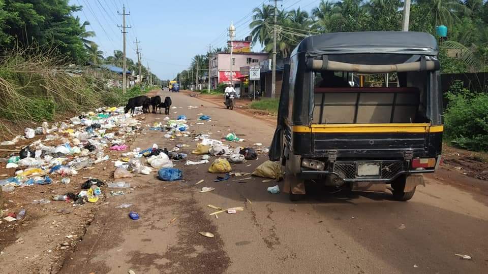 Rff_Bhatkal's tweet image. Sanitary conditions in #HebleBhatkal is miserable, primary collection and disposal of garbage are vociferous voices complaining about its.
Even the authorities claim they were 'doing enough' on the cleanliness front by spending huge amount on contractual workforce #NeedSolution