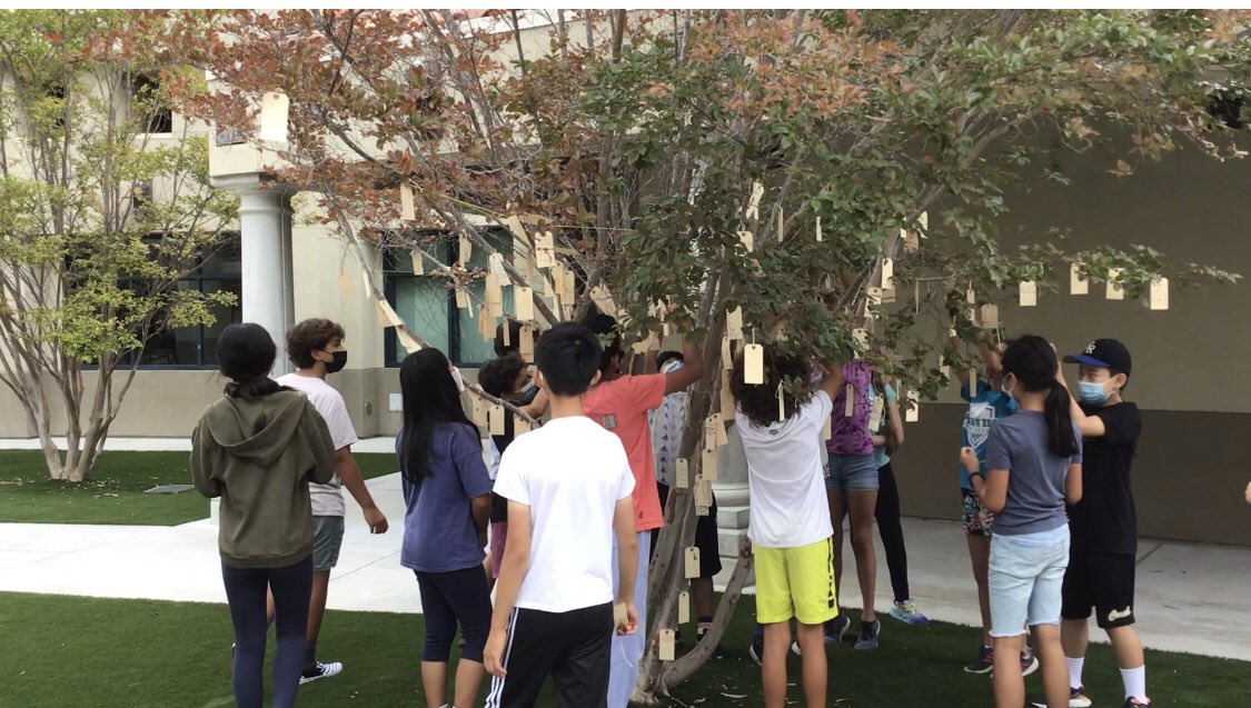 CatGilbertArtEd's tweet photo. Happy New Year, Stallion Artists! Setting our intentions for the year with a Wish Tree inspired by the art of Yoko Ono. So good to be together! No wish too big or too small for these artists. #SRidgeSTEAM #SycRidge #dmsef #dmusd https://t.co/pPCFtnfoBI