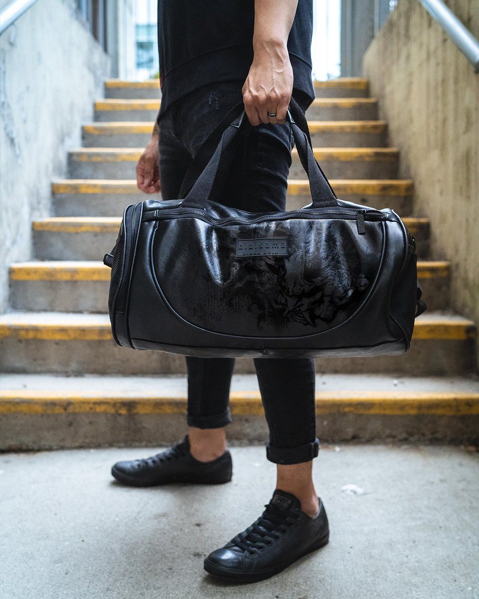 Born from the souls of the wicked. We all have that Oni spark within us. Travel in style, with our Japanese-inspired vegan leather duffel bag. This savage new addition to our Oni collection is available in two colour combinations - black on red and black on black.