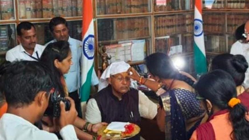 रीवा की महिला पटवारियो ने माननीय विधानसभा अध्यक्ष महोदय को रक्षा सूत्र बांध कर मुख्यमंत्री महोदय से मांग पूर्ण कराने का आशीर्वचन लिया....
#2800gp
#mppatwaristrike
<a href="/CMMadhyaPradesh/">Chief Minister, MP</a> <a href="/ChouhanShivraj/">Shivraj Singh Chouhan</a> <a href="/GovindSingh_R/">-</a> <a href="/JM_Scindia/">Jyotiraditya M. Scindia</a> <a href="/KamalPatelBJP/">Kamal Patel</a> <a href="/mprevenuedeptt/">Revenue Department, Madhya Pradesh</a> <a href="/BhopalSamachar/">Bhopal Samachar</a> <a href="/ZeeMPCG/">Zee MP-Chhattisgarh</a>