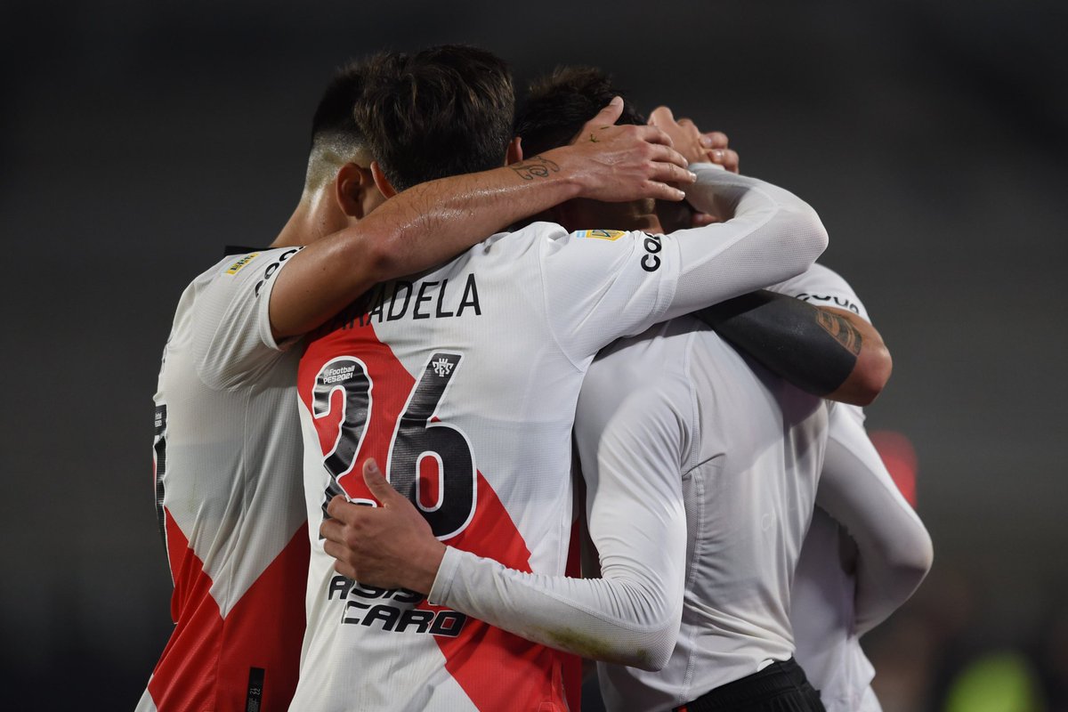 Probables 11 de #River hoy: 
Armani; Vigo, Díaz, Martínez, Casco; De La Cruz, Pérez, Zuculini, Álvarez; Romero y Suárez