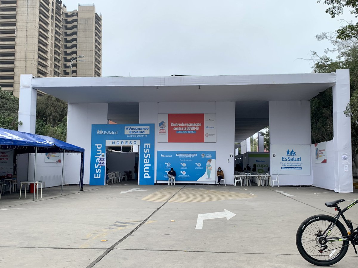angellamaya's tweet photo. Para los que quieren ir a la #Vacunaton , la sede de  Playa Miller está libre. Hay pocas personas adentro. https://t.co/UrvpmYPNLs