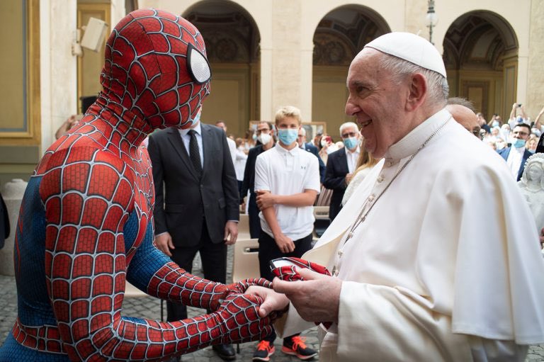 andrewaq's tweet photo. @pattonoswalt #SpiderAmen https://t.co/ZhGdwKaRMh