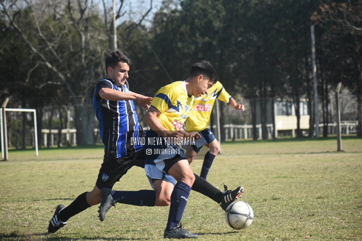 #FutboñJuvenil | 4TA División 
<a href="/ClubTSuarezOk/">ClubTSuarezOk</a> 2-2 <a href="/almagroficial/">Club Almagro</a> 
⚽ Cardozo
⚽Sanchez 
📸 <a href="/davidnieva95/">David Nieva</a>
