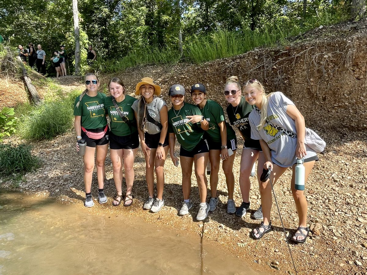 MSSUSoftball's tweet photo. Grateful to have such beautiful scenery in our backyard! #JOMOSO #RISE https://t.co/RptlrpzAwZ