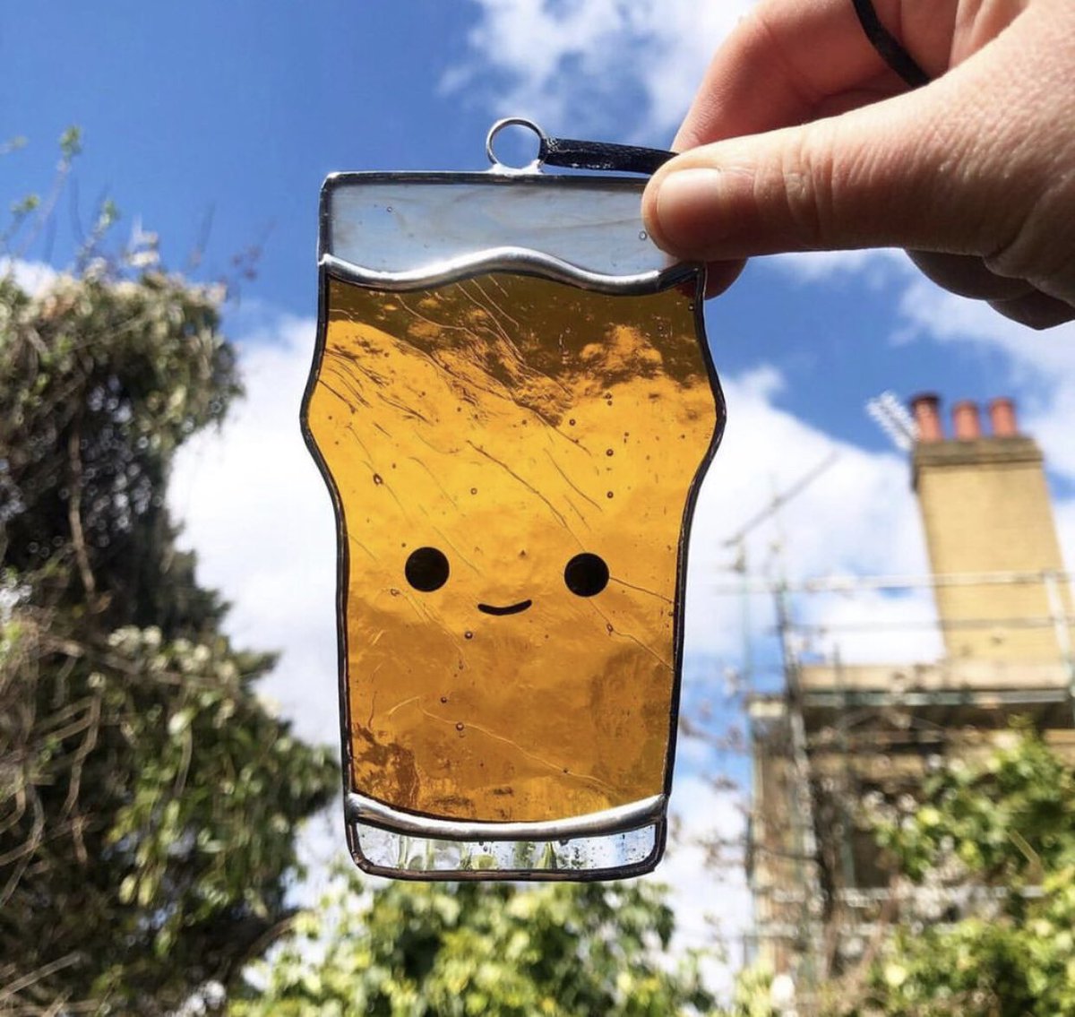 craftyglassldn's tweet image. GIVEAWAY! I gave one of these little chaps away on Instagram the other day so thought it was only fair to do the same over here. All you have to do to enter is FOLLOW me and RT this tweet. I’ll pick a winner at random on Wednesday at 6pm! U.K. only, good luck!🍺