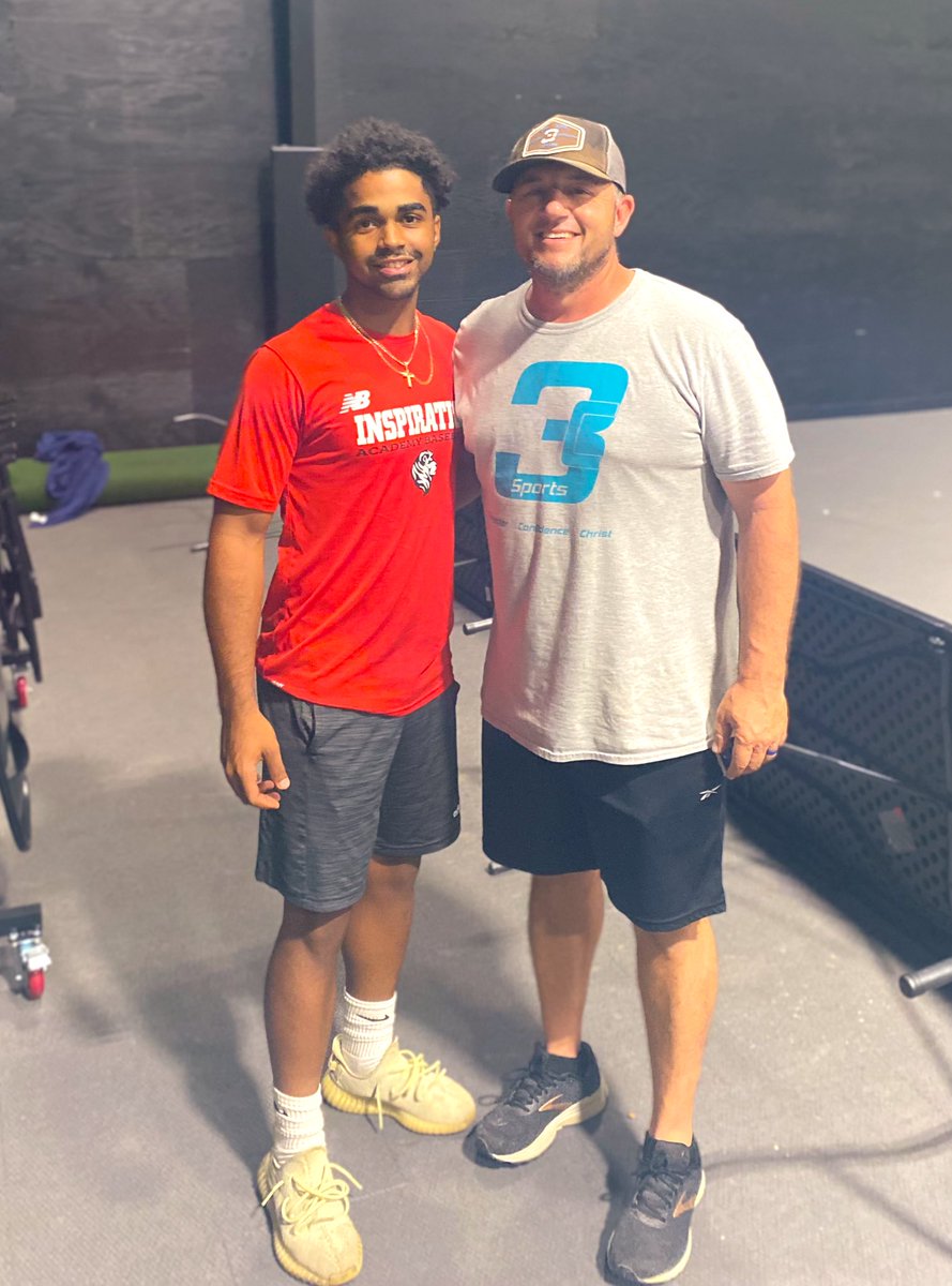 MarteOvalles's tweet photo. Thank you for everything coach Jeff🙏🏽🤞🏽
#setthemark #bethemark #leavethemark #enjoythejourney #GodIsGood #BePatient https://t.co/CnM0uVYW2Q