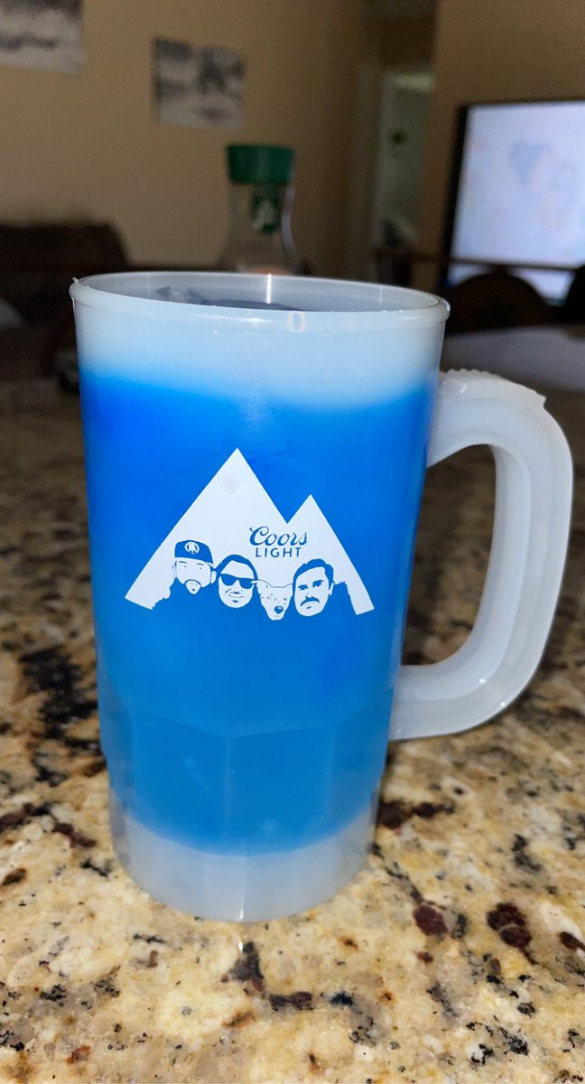 The mountains are blue boys! Lets have ourselves a Sunday. <a href="/BarstoolBigCat/">Big Cat</a> <a href="/hen_ease/">Hank Lockwood</a> <a href="/PFTCommenter/">PFT Commenter</a> <a href="/PardonMyTake/">Pardon My Take</a>