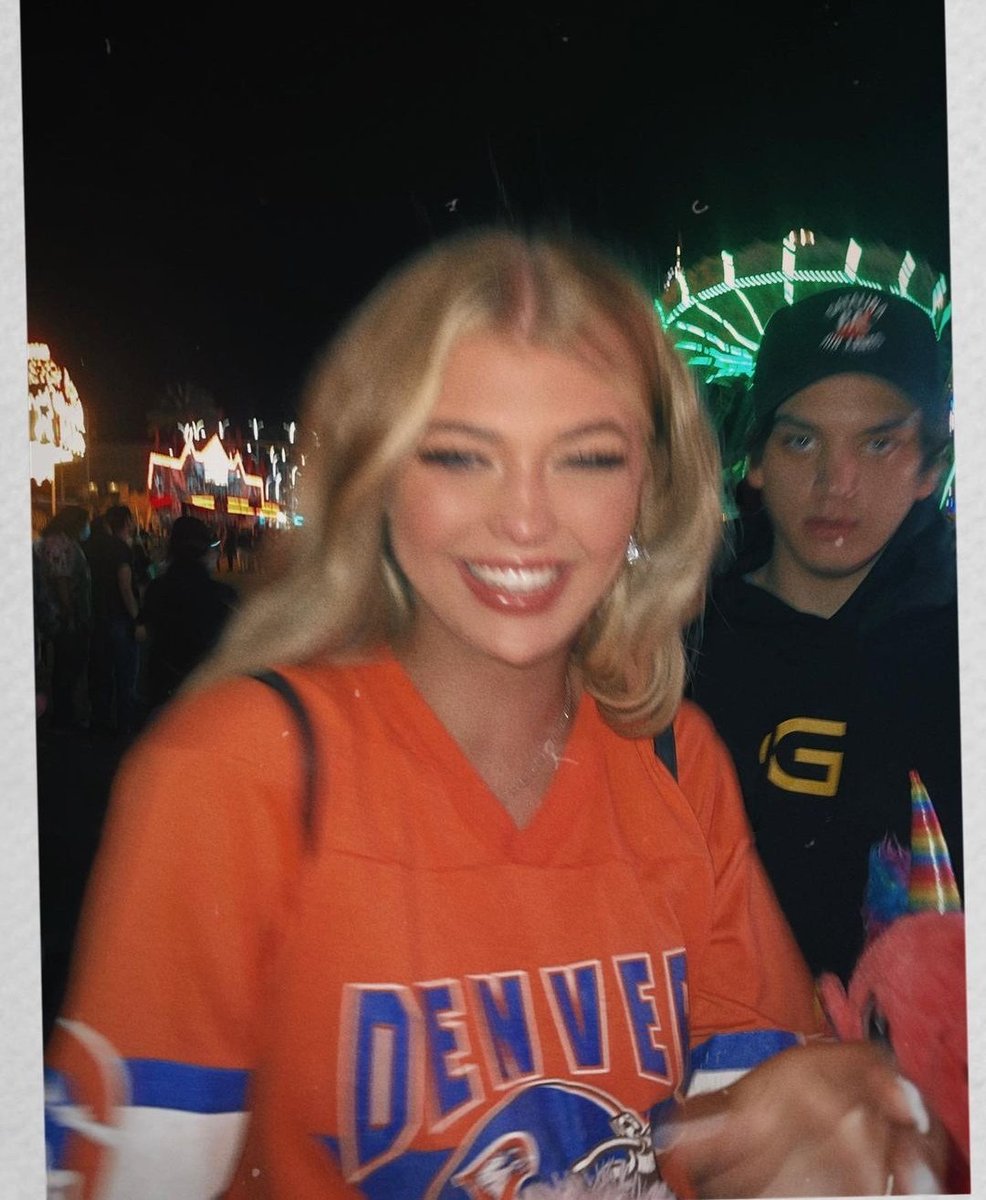 grayxonly's tweet image. OMG SHE IS CUTE AS FUCK!🥵🤍 @iamlorengray