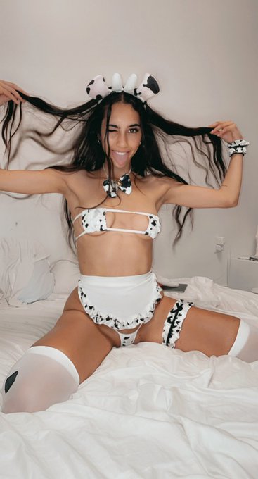 Watch 𝓘𝓼𝓪𝓫𝓮𝓵𝓵𝓪's leaked NSFW photo on TwXstars