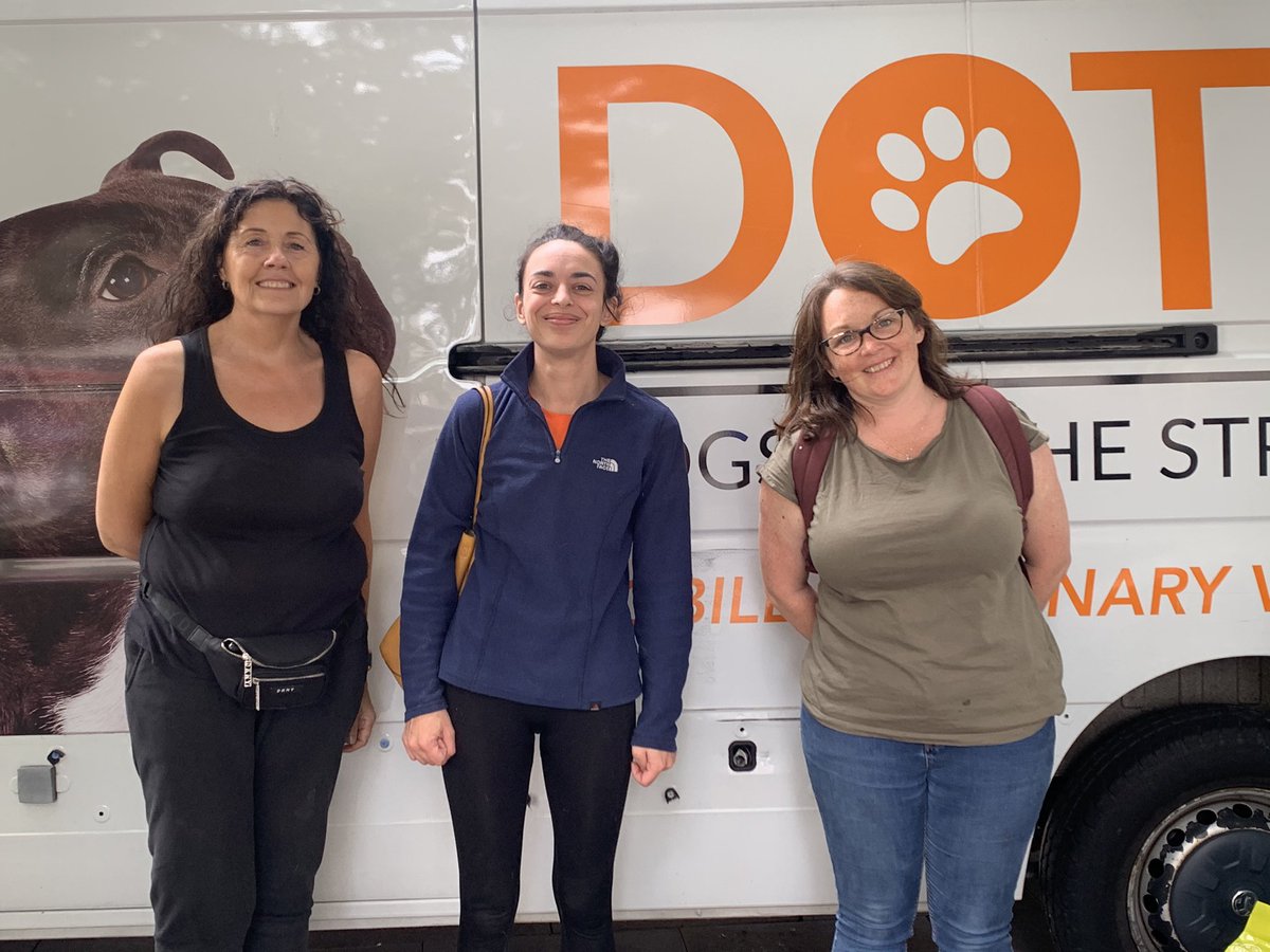 dotslondon's tweet photo. Big thank you to today’s team on the strand.
We provided nutritious dog food donated by @Forthglade & @BarkingHeads - Free veterinary care and support to a client who was suffering acute anxiety & Michelle supported him through a panic attack.
14 dogs were supported today 🧡 https://t.co/2w65CXmSxK