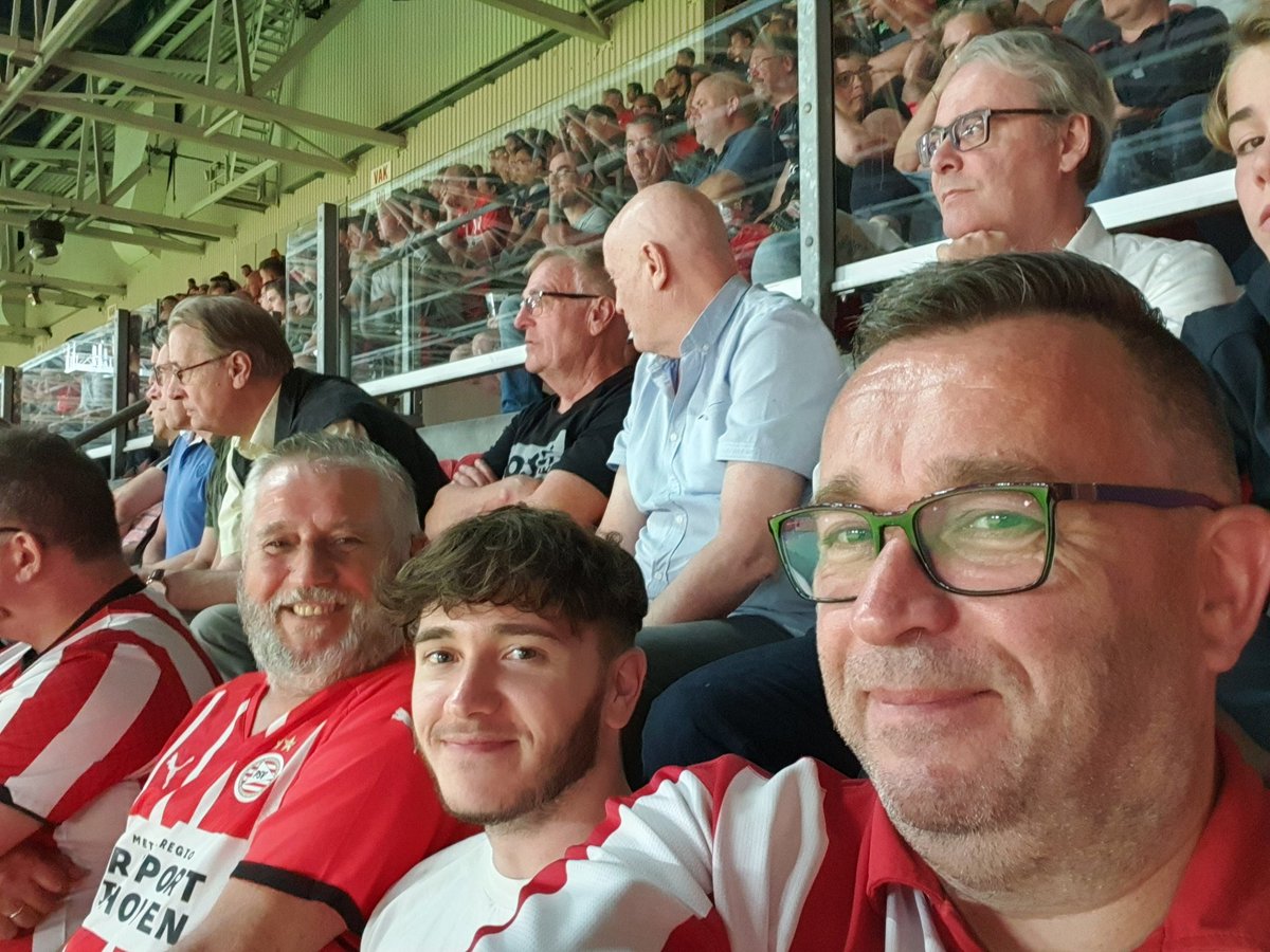 ronaldbeer's tweet photo. Top dag gehad gisteren, bier en eten bij de #stadsbrouwerijeindhoven,een mooie pot voetbal van @PSV en daarna nog wat naborrelen bjj #vanmoll. Allemaal op loopafstand in Eindhoven. https://t.co/p1JaH1AOiq