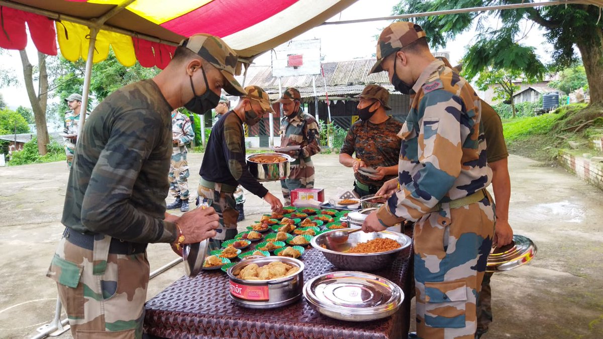 abvpmanstate's tweet photo. Raksha Bandhan celebrated by ABVP Kalapahar Unit of Kangpokpi District at Assam Rifles Camp today. Karyakartas tied Rakhi to the Jawans. 
#ABVPKangpokpi
#HappyRakshaBandhan https://t.co/aezkynBrdv