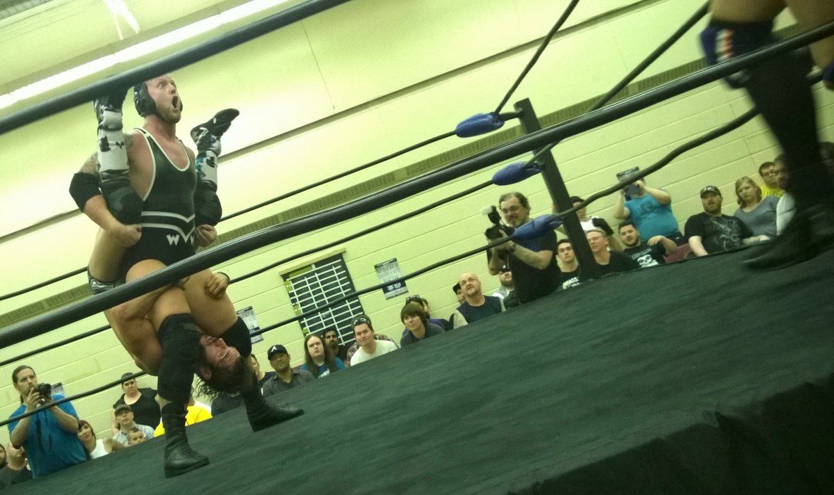 WrasslinTweets's tweet photo. May 2015

@Walking_Weapon vs. @JohnnyGargano vs. @ChrisHero https://t.co/9kFwIFY71z