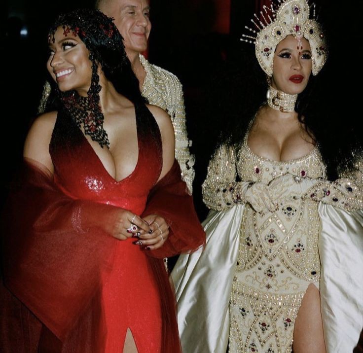 Nicki Minaj will release her new song 'Lavish' ft Cardi B next week Friday.