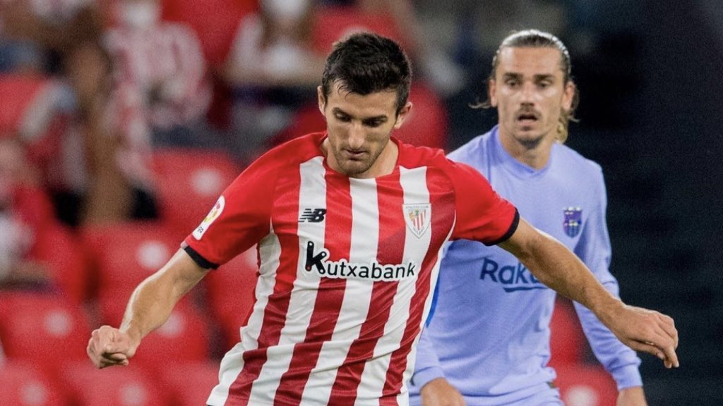 Buen partido de Vivian contra el Barcelona , se le nota la lucha por la titularidad 🦁