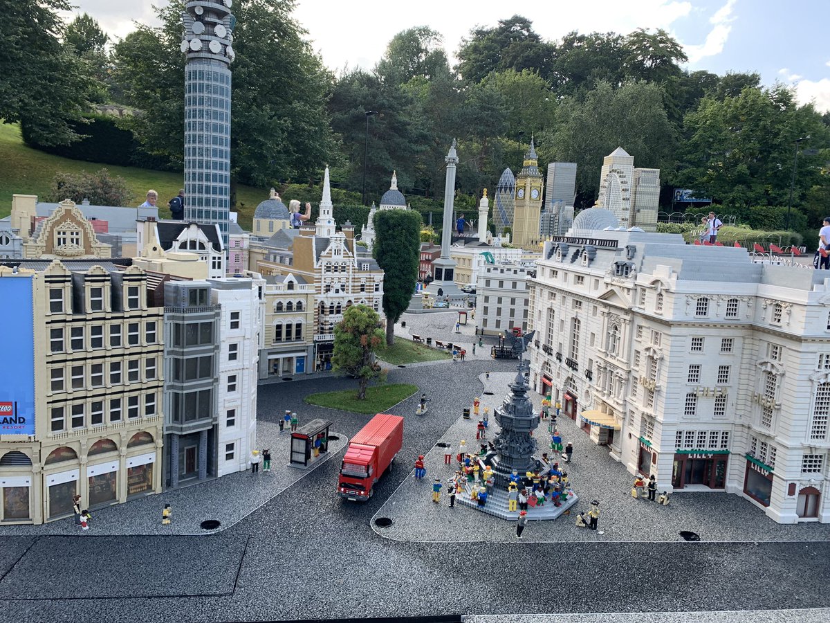 dharrshy's tweet photo. Went to Legoland and everyone needs to see how great miniature London is😍��� https://t.co/kXASIDAWar