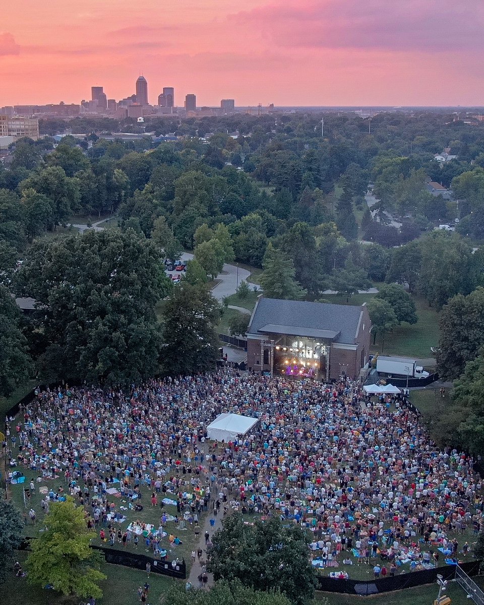 Drone shot of last night’s sunset over Indianapolis during the Billy Strings concert at Garfield Park

Cc: <a href="/wrtv/">WRTV Indianapolis</a> <a href="/IndyMonthly/">Indianapolis Monthly</a> <a href="/indystar/">IndyStar</a> <a href="/VisitIndy/">Visit Indy</a>