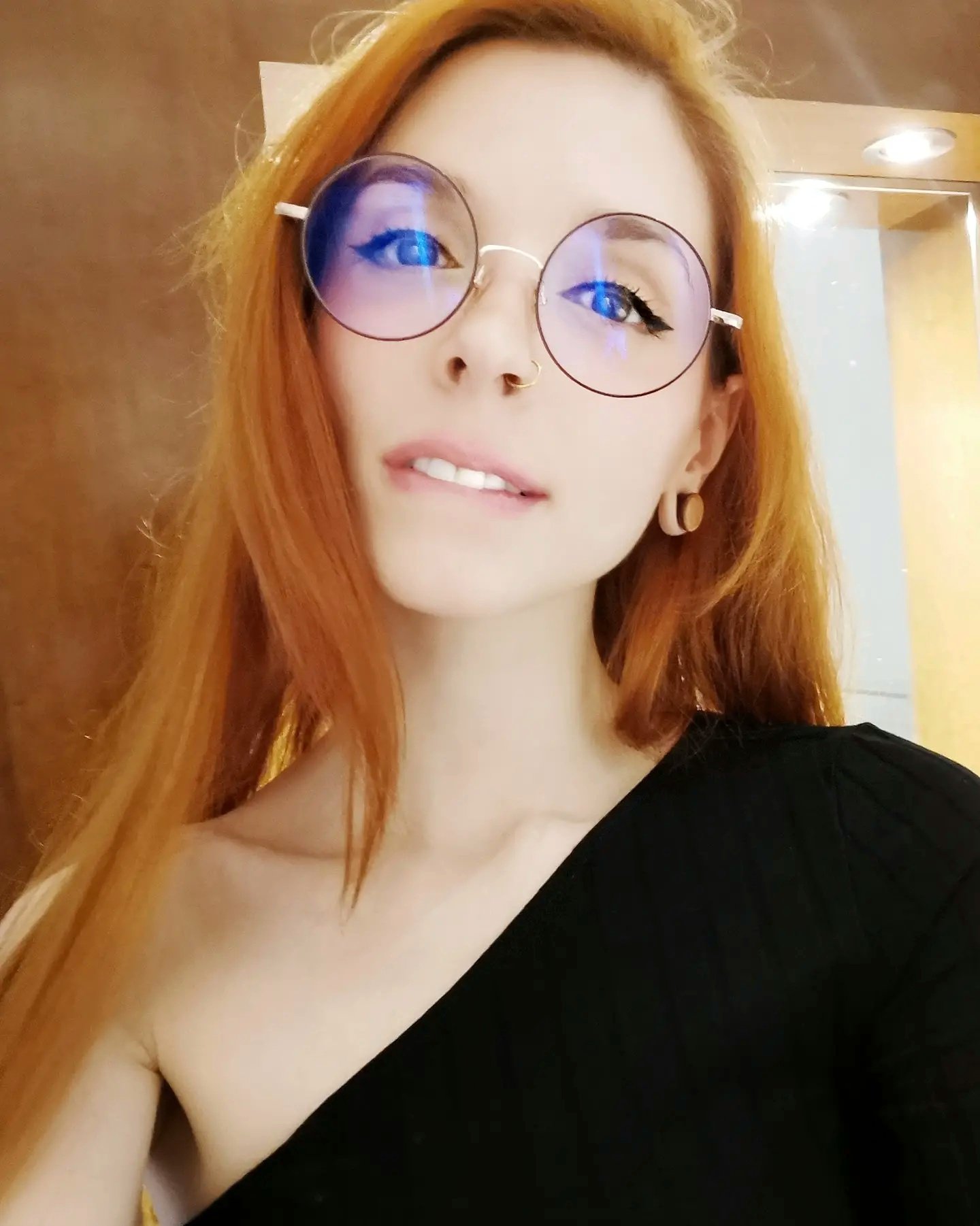 1 pic. red ~ 🦊 #redhead #uwu #egirl https://t.co/6PS1J3KoCy