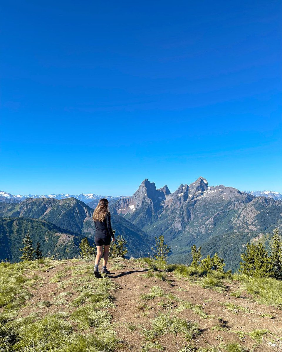 On top of the world on Skyline Trail.

📷 by <a href="/DanielaZafra/">Fercha</a>

#manningpark #manningparkresort #bcparks #explorebcparks 
#cruisethecrowsnest #explorebc #sharemanning #similkameen #ThompsonOkanagan