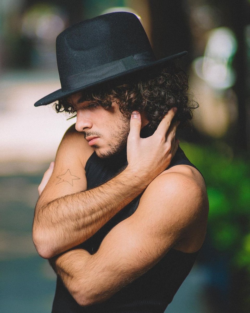 BondoniSparkle's tweet image. 🚨UPDATE FINAL KCA MX (TW)

📍Fashion Icon

🥇@JoaquinBondoni - 12.257M

🚦Ventaja: 3.063M ⬆️ | 🟢

📅22/08/21  🕑12:00pm

#KCAMexico            #JoaquinBondoni