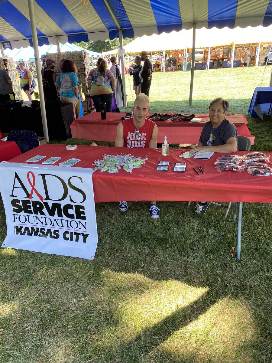 kalvin_pugh's tweet photo. Repping #AIDSWalkkc at #kcpride ❤️🧡💛💚💙💜 https://t.co/k5nF6XuVv1