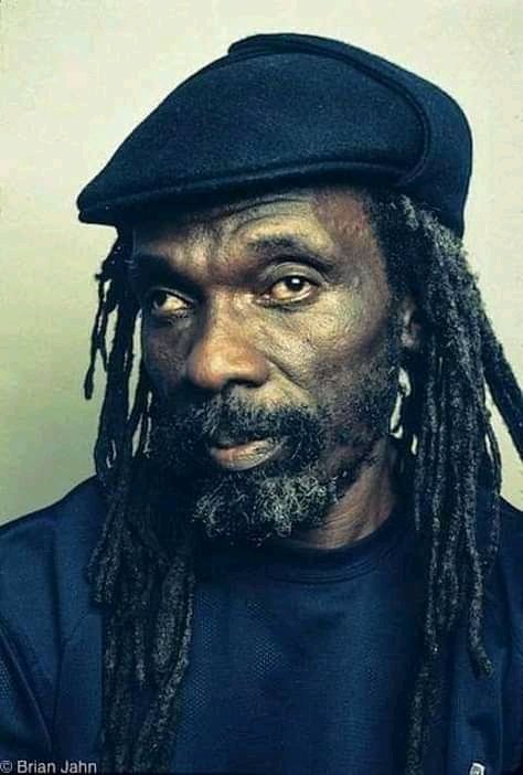 GhettoRadio895's tweet photo. @DjDaboTrabo amedai ana celebrate Joseph Hill kwenye githaa ya kurekereria asapa #ReggaeKuruka si izo ma request zi muok. https://t.co/99kRXomMFC
