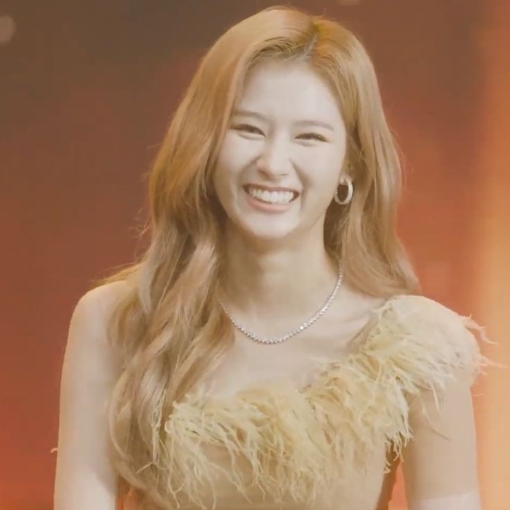 thinking about sana (@sanathinking) on Twitter photo 