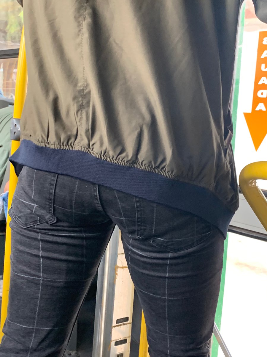 IsaiRob02655219's tweet photo. Un culito rico en el transporte público https://t.co/u1P1CHOtSY