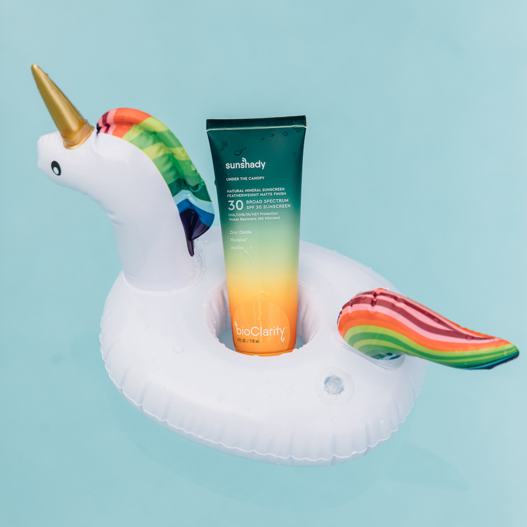 Chillin' poolside ☀️🌈 Don't forget to reapply sunscreen every 2 hours or every 40 min if you're swimming! 🏊‍♀️