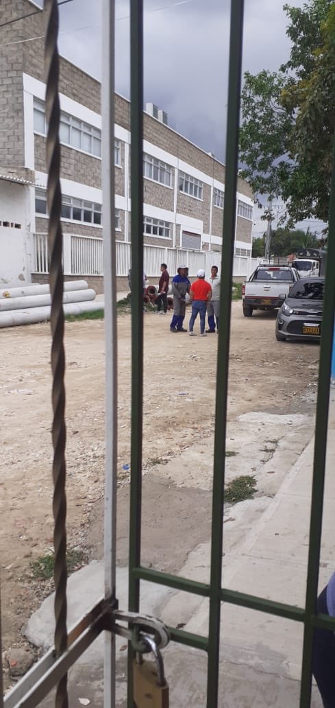 CasaDeLaMujerBq's tweet photo. @RedSurBAQ @Aire_Energia @ControlUrbanoBq Señores @Aire_Energia a su pregunta ¿En que nos afectan los postes ? Que en tono de burla hicieron Sus funcionarios a nuestra comunidad el día de hoy - les respondemos : https://t.co/mMAtEdcWT4