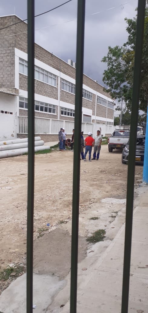 CasaDeLaMujerBq's tweet photo. @RedSurBAQ @Aire_Energia @ControlUrbanoBq Señores @Aire_Energia a su pregunta ¿En que nos afectan los postes ? Que en tono de burla hicieron Sus funcionarios a nuestra comunidad el día de hoy - les respondemos : https://t.co/mMAtEdcWT4