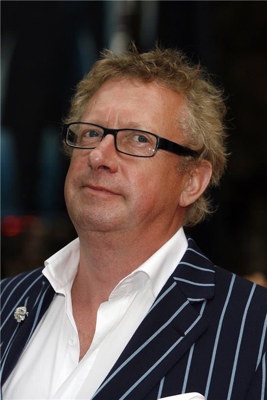 Happy 62nd Birthday to Mark Williams! He played Arthur Weasley in the films. 