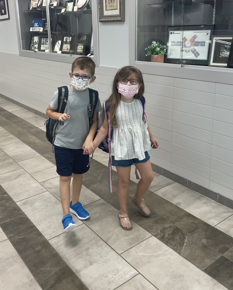 JenniferElbert's tweet image. Love, love, love having my own little ones @FoxKISD 🦊💜 #LikeaFox