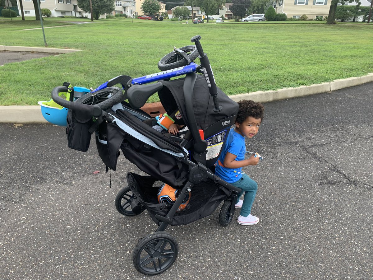 momjeansandmin1's tweet photo. When you’re a mom trying to get in shape &amp; thought doing that with a toddler on a bike was a good idea. It turns out the stroller got the most extensive workout. #momworkout #momworkouts #babyworkout #stroller #bikeride #toddlerlife #mom #momlife #mommyandme #workout #podcast https://t.co/bQ7jjNC9ay