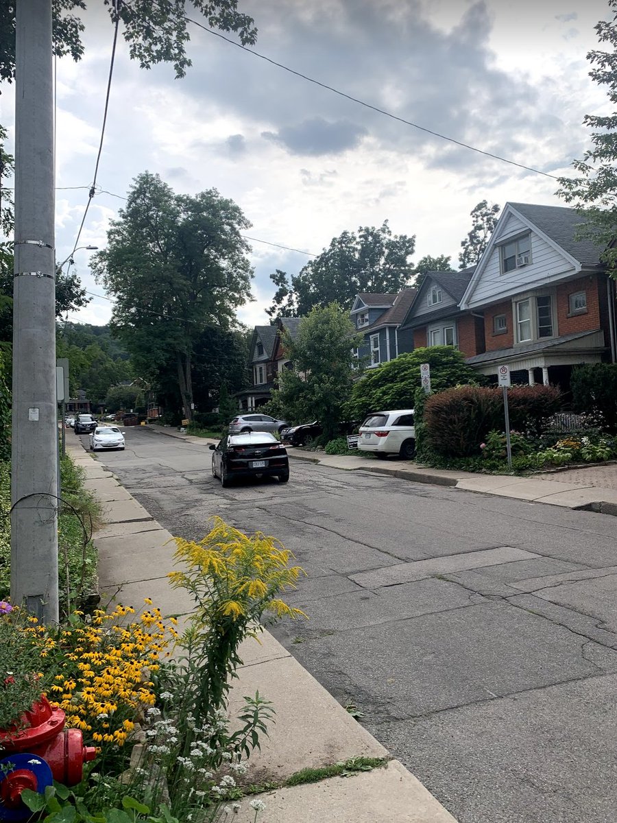 &amp; just like that we're down to being a 1 🚗 household!

We need to build more neighbourhoods, and infill existing ones, to give folks a real choice on the # of vehicles they need, rather than necessitate it by bad urban design.