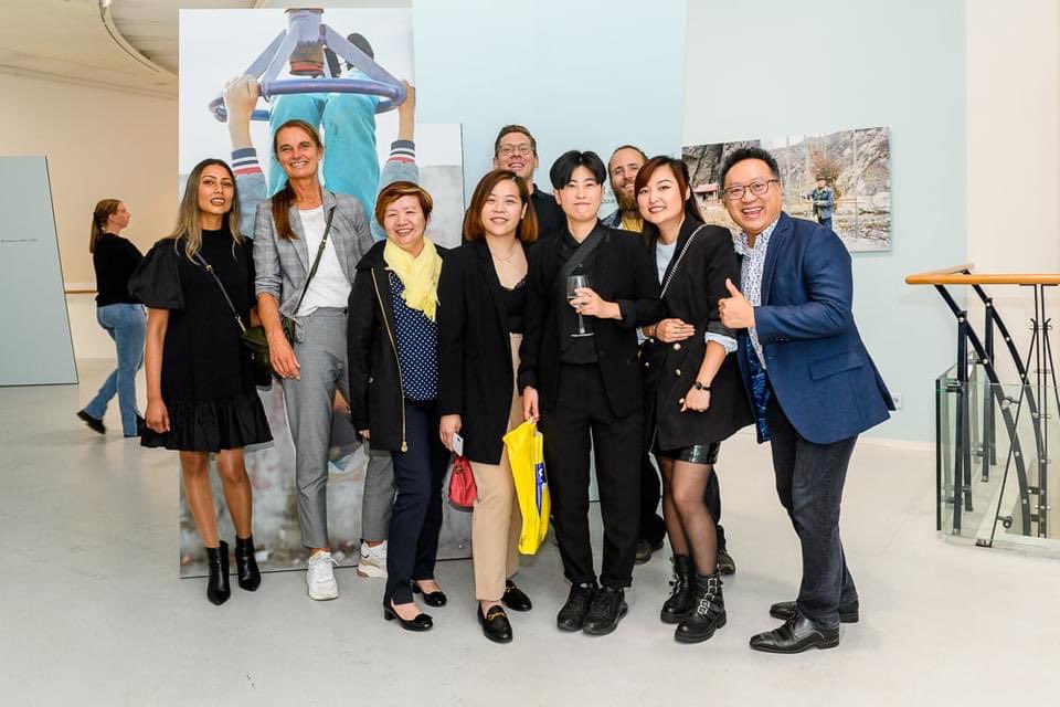 museumhilversum's tweet photo. De tentoonstelling China Dreams met Xiaoxiao Xu, Ruben Terlou en Ruben Lundgren is geopend! Beleef het zelf in Museum Hilversum en kijk hier naar een korte foto-impressie.

Foto's @ Rick Mandoeng https://t.co/ZQQ9giI1iD