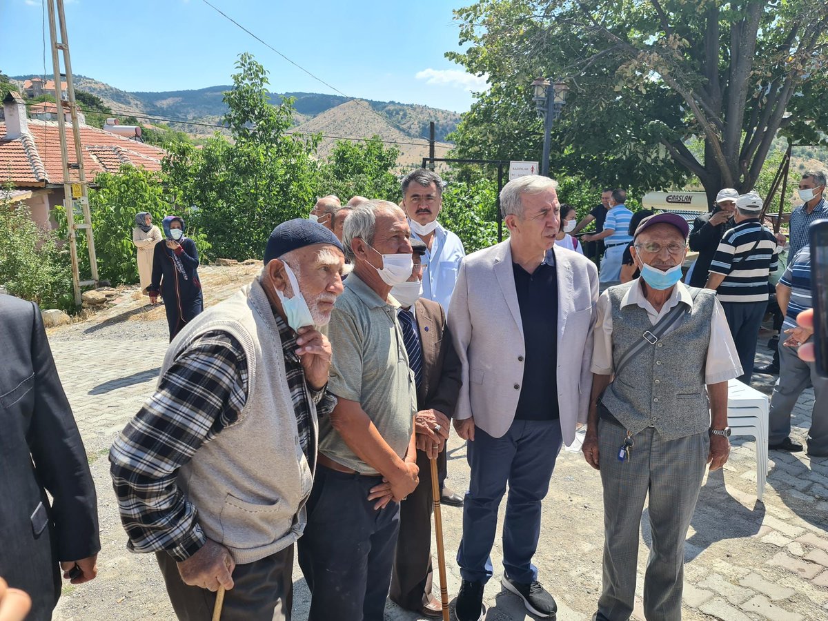 Bu hafta güzide ilçelerimizden Çamlıdere’deydik.

İlçemizde köyden mahalle statüsüne kavuşan mahallelerimizin hemen hemen tüm muhtarlarını dinledik. Görev süremiz içerisinde sorunlarını gidermek için çalışmaya devam edeceğimizi samimiyetle ifade ettik.