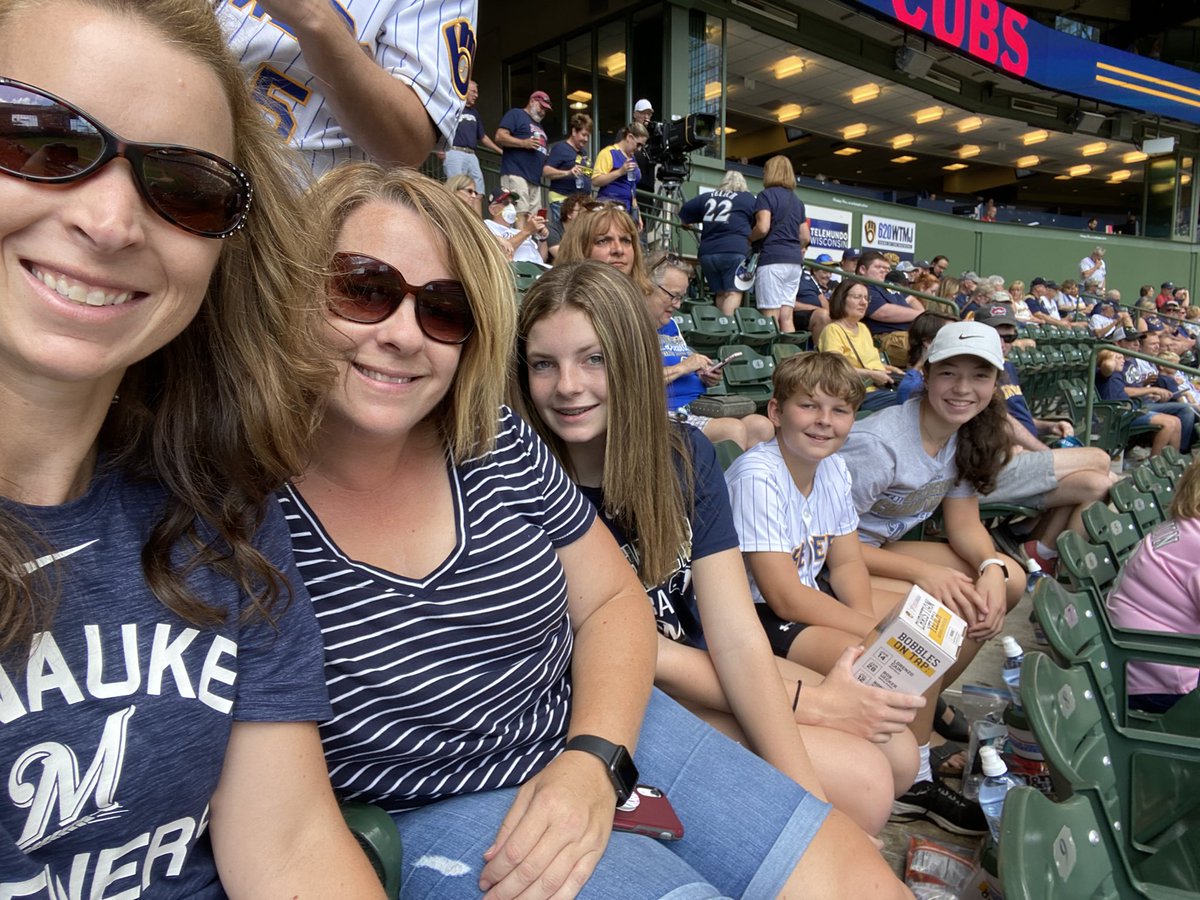 s_durtschi's tweet photo. #ThisIsMyCrew Go Brewers!! https://t.co/ae9fg3h3X7