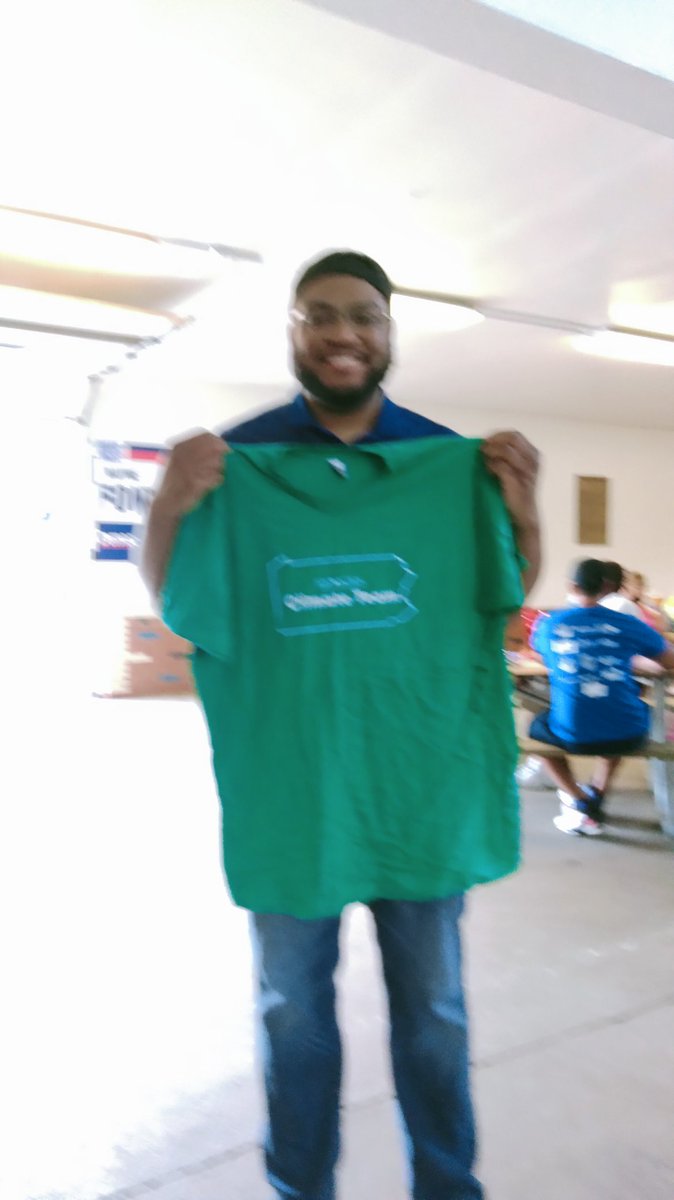 BernsteinJeremy's tweet image. EDF Action getting petition signatures to #ActNow on climate at Seed picnic in #Alleghenycounty @RepConorLamb .