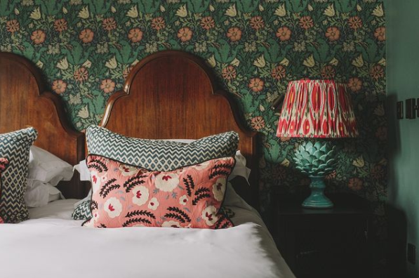 Sleep Sunday - Tip #5

Avoid screens - computers, smart phones, tablets and TV - two hours before bed.
⁠
#Sleep #Sleepysunday #Health #Nottingham #Selfcare⁠
#lifestylemedicine #drsallybell