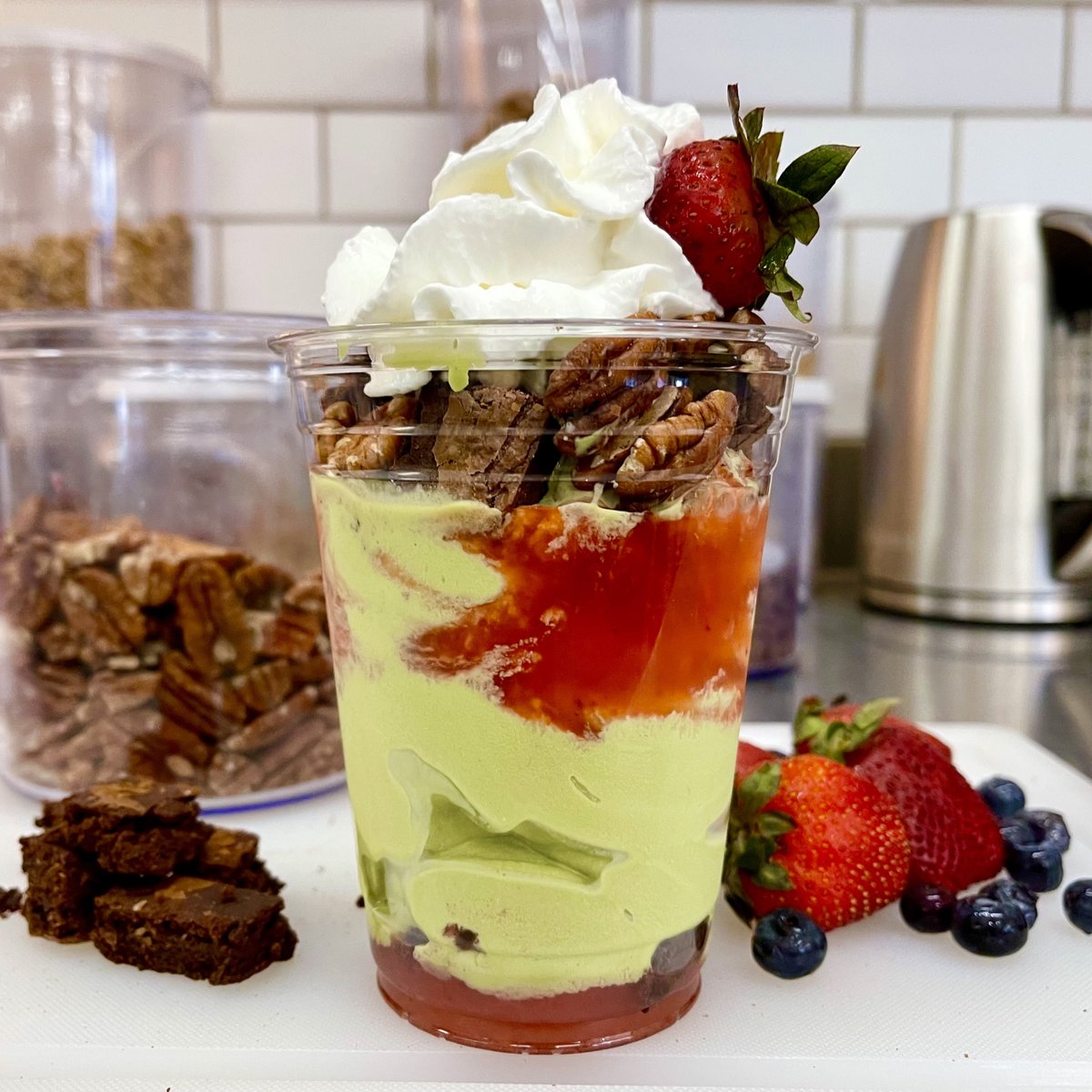 chesserroe's tweet photo. ICE CREAM!
Yes I’m screaming!
Did you know that you can make your own sundae? This one is mine. Green matcha ice cream, brownies, strawberry purée, pecans, whip cream and a fresh strawberry. 
.
.
.
#icecream #icecreamsundae #matcha #whitesalmon #whitesalmonwa #columbiagorge https://t.co/gLdt65Vc3t
