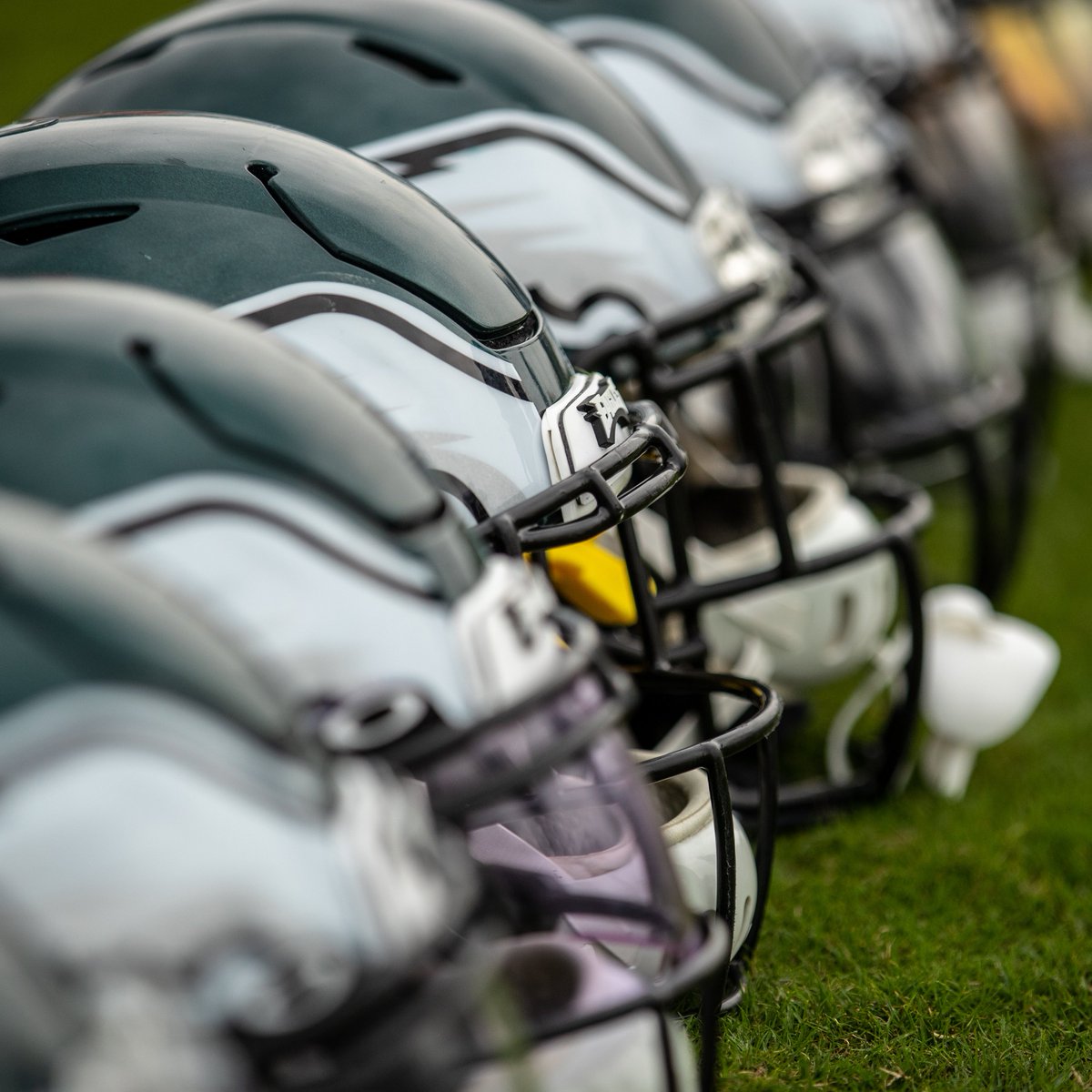 Roster Moves: Eagles have signed TE Cary Angeline and placed TE Jason Croom on Reserve/Injured.