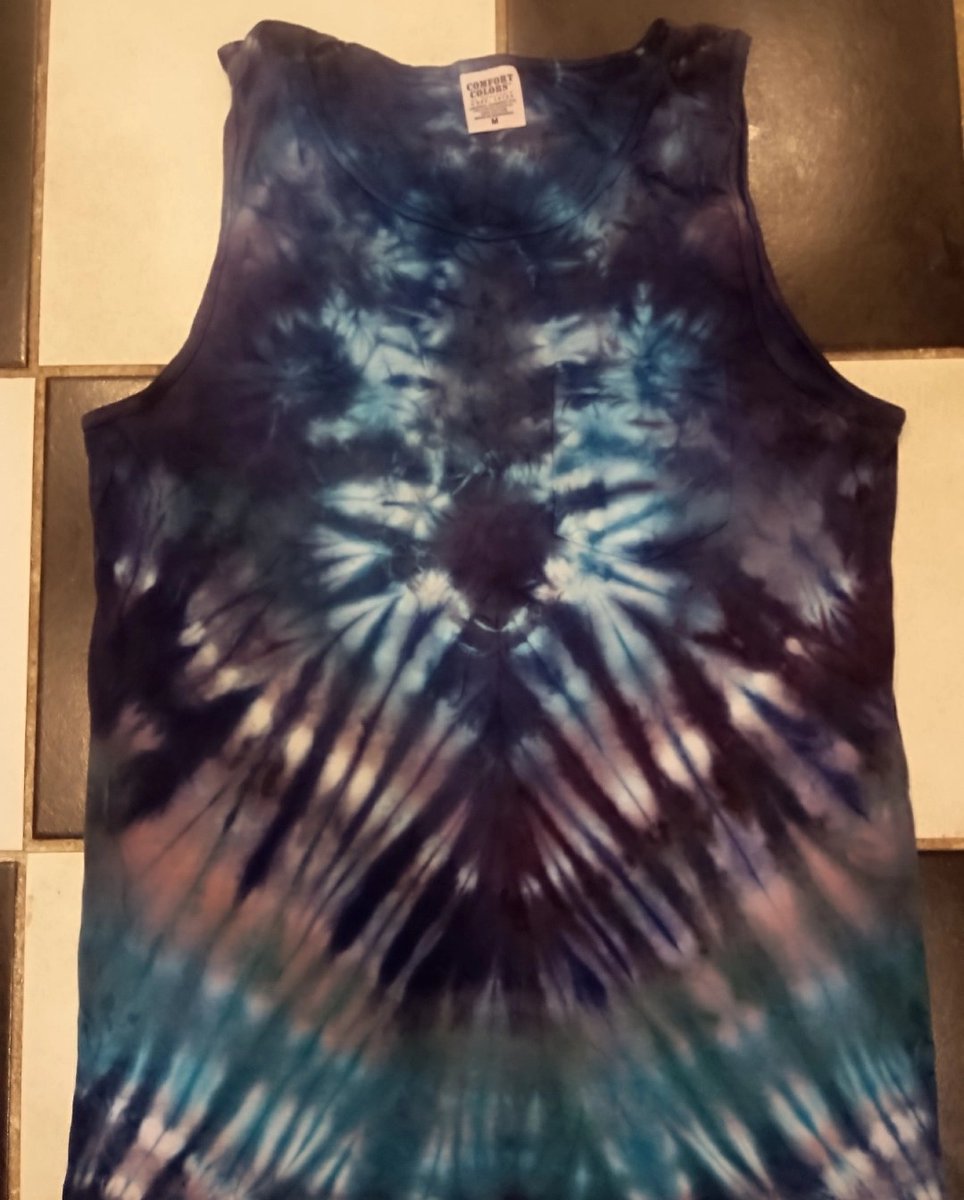 LeeAnnHerringOM's tweet photo. Power vibes from our #DeepEllumDyes #ComfortColor tanks. #TieDyeDebutante https://t.co/b514Mn2I5X