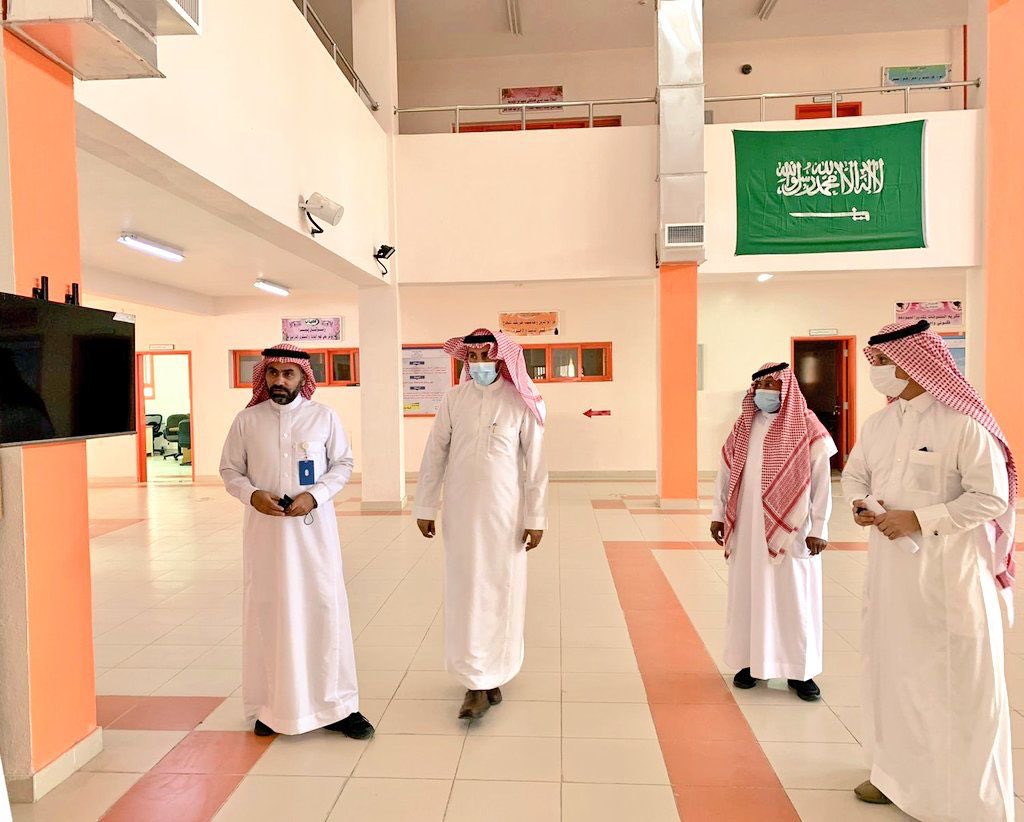 moe_gov_sa's tweet photo. تنفيذاً لتوجيهات #وزير_التعليم.. جولات ميدانية لمديري التعليم للوقوف على جاهزية المدارس للعام الدراسي، والتأكد من تطبيق كافة الإجراءات الإحترازية.
https://t.co/O0cTGq7Qg1 https://t.co/8KkRVtOMHY