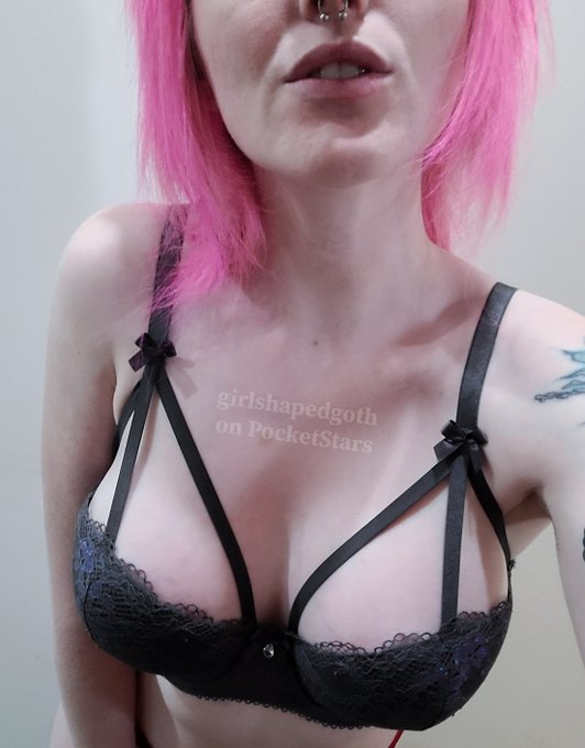 girlshapedgoth